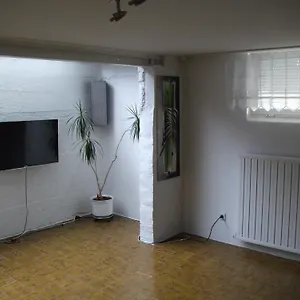  Apartment Helle Große Souterrainwohnung Mit Eigenem Eingang